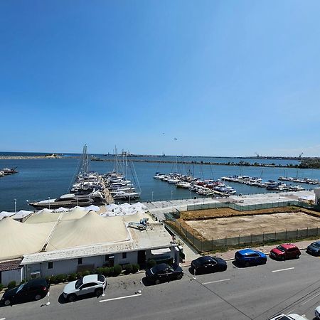 Blue Marina Sea View Apartment Mangalia Luaran gambar