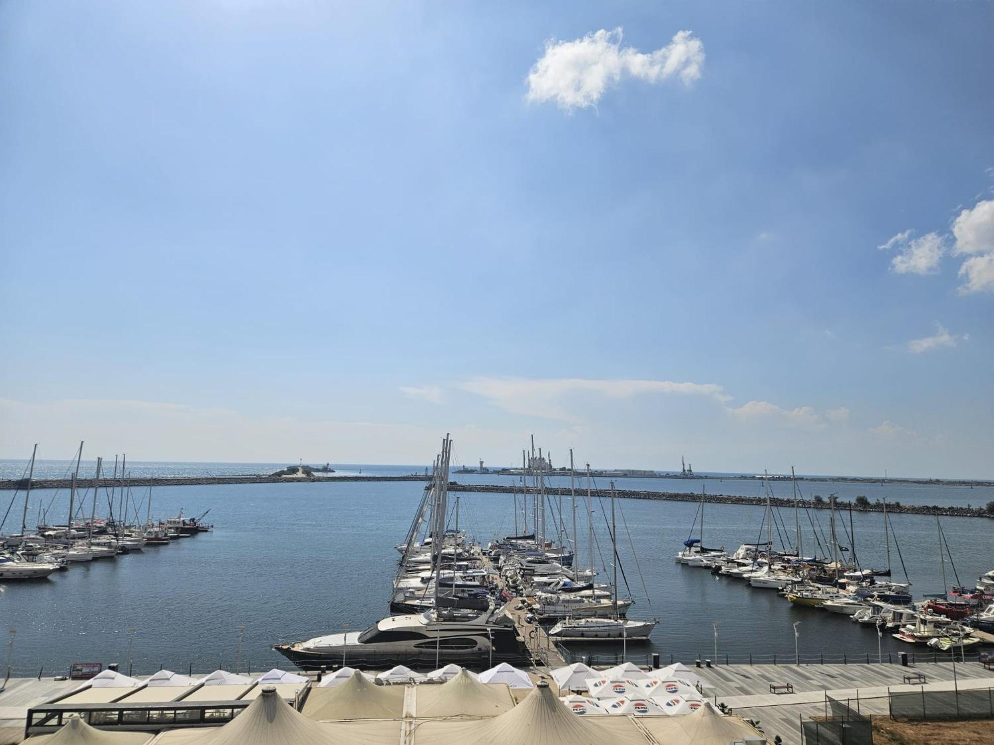Blue Marina Sea View Apartment Mangalia Luaran gambar