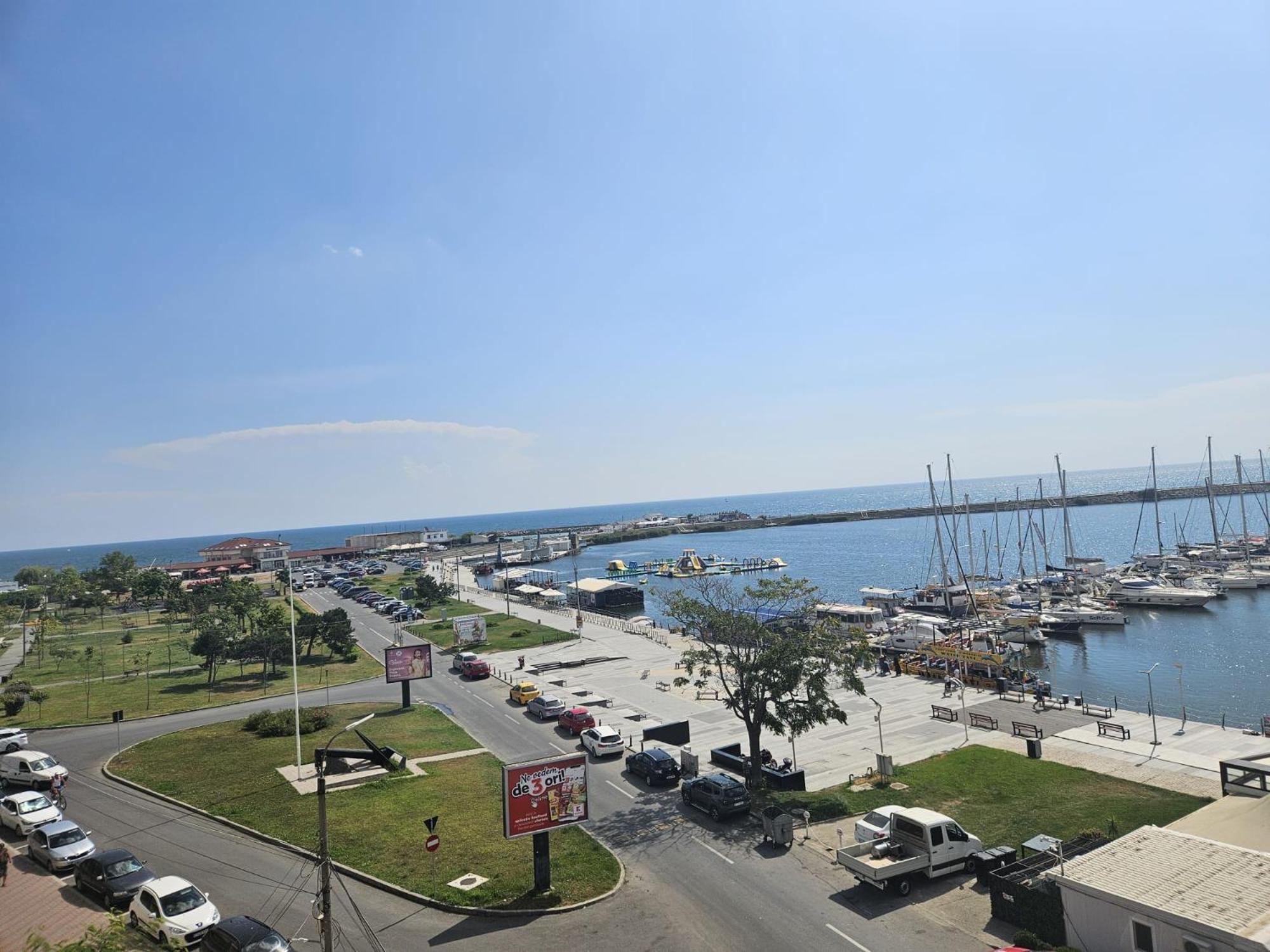 Blue Marina Sea View Apartment Mangalia Luaran gambar