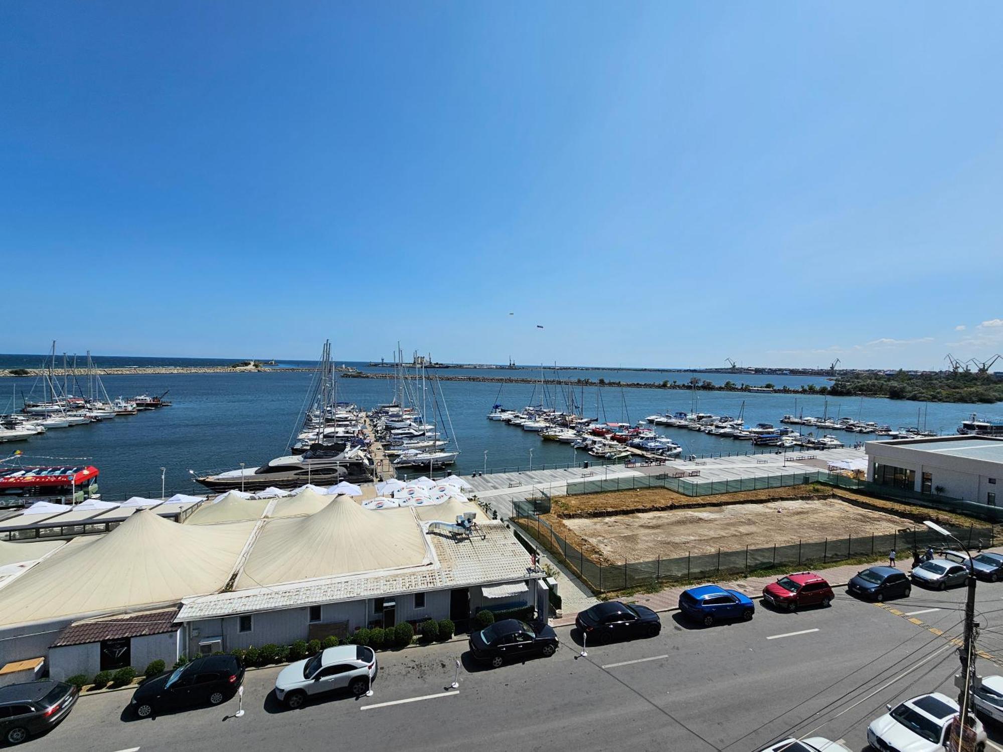 Blue Marina Sea View Apartment Mangalia Luaran gambar