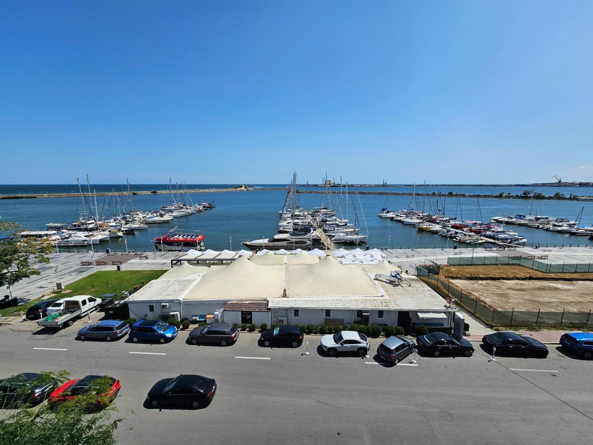 Blue Marina Sea View Apartment Mangalia Luaran gambar
