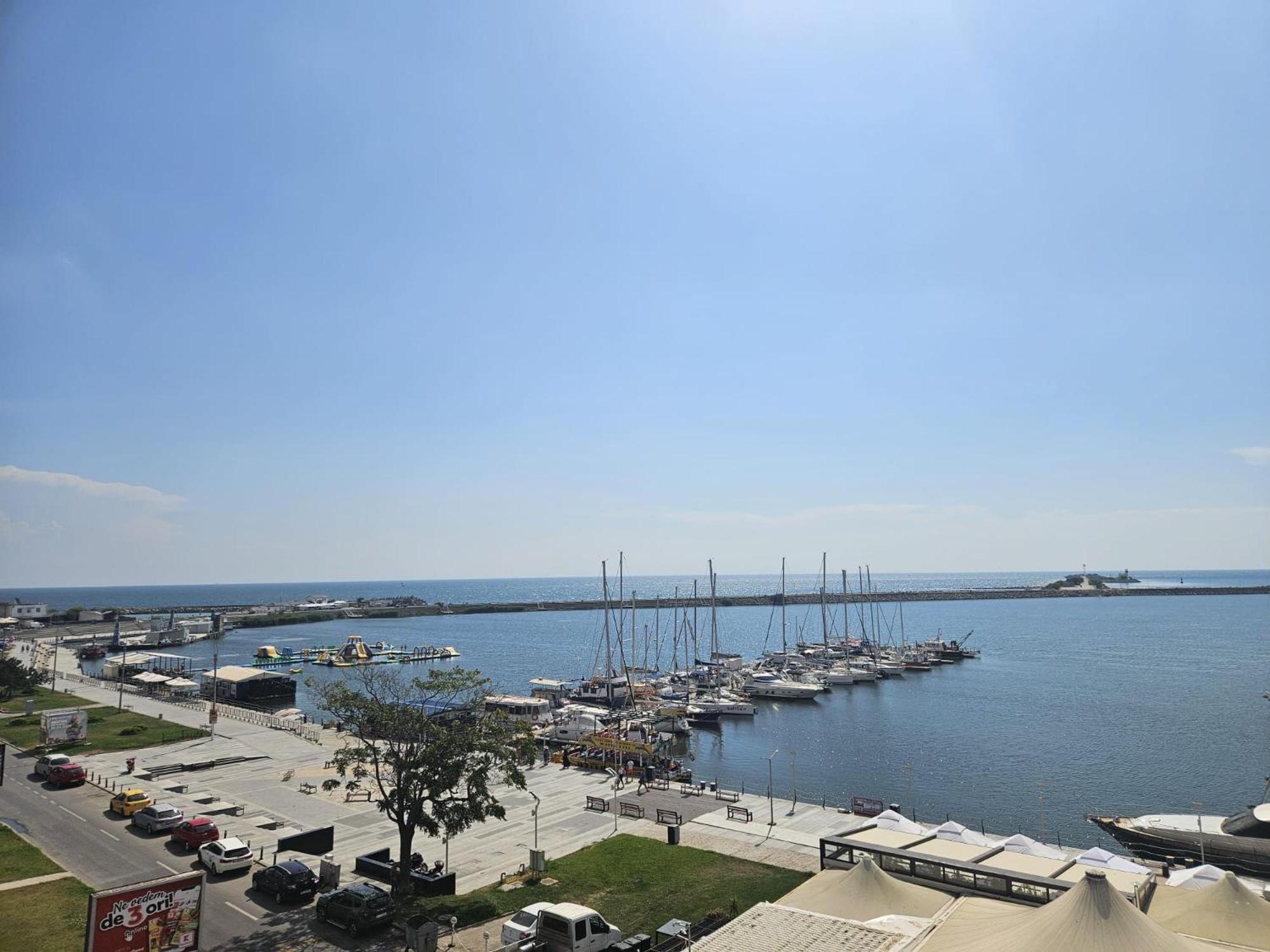 Blue Marina Sea View Apartment Mangalia Luaran gambar